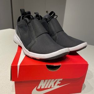 Nike Current Slip-Ons